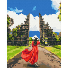 Мандрівниця біля храму Лемпуянг