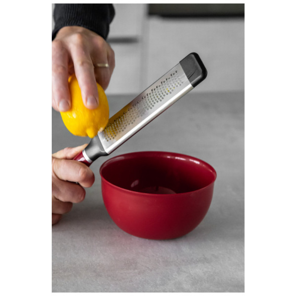 Терка KitchenAid Coreline для спецій, з чохлом, 31,7 см, червона (KAG321OHERE)