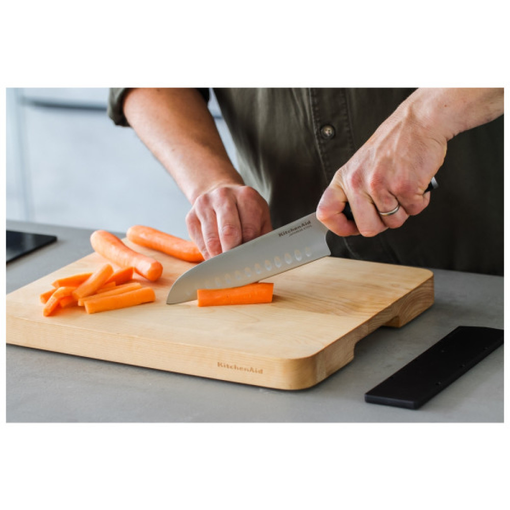 Кухонний ніж KitchenAid Coreline Сантоку з захисним чохлом для леза, 18 см (KOG7IKSSOHOBA)