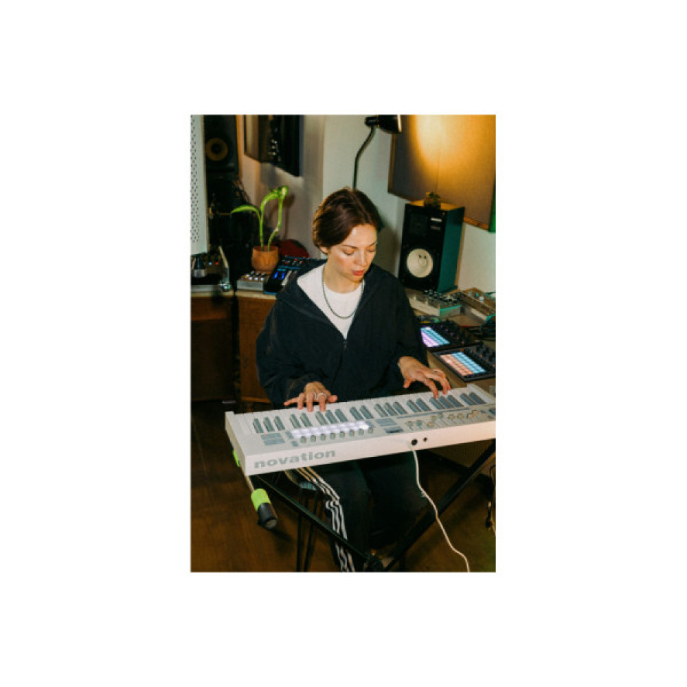 MIDI-клавіатура Novation Launchkey 49 MK4 White Edition (301235)