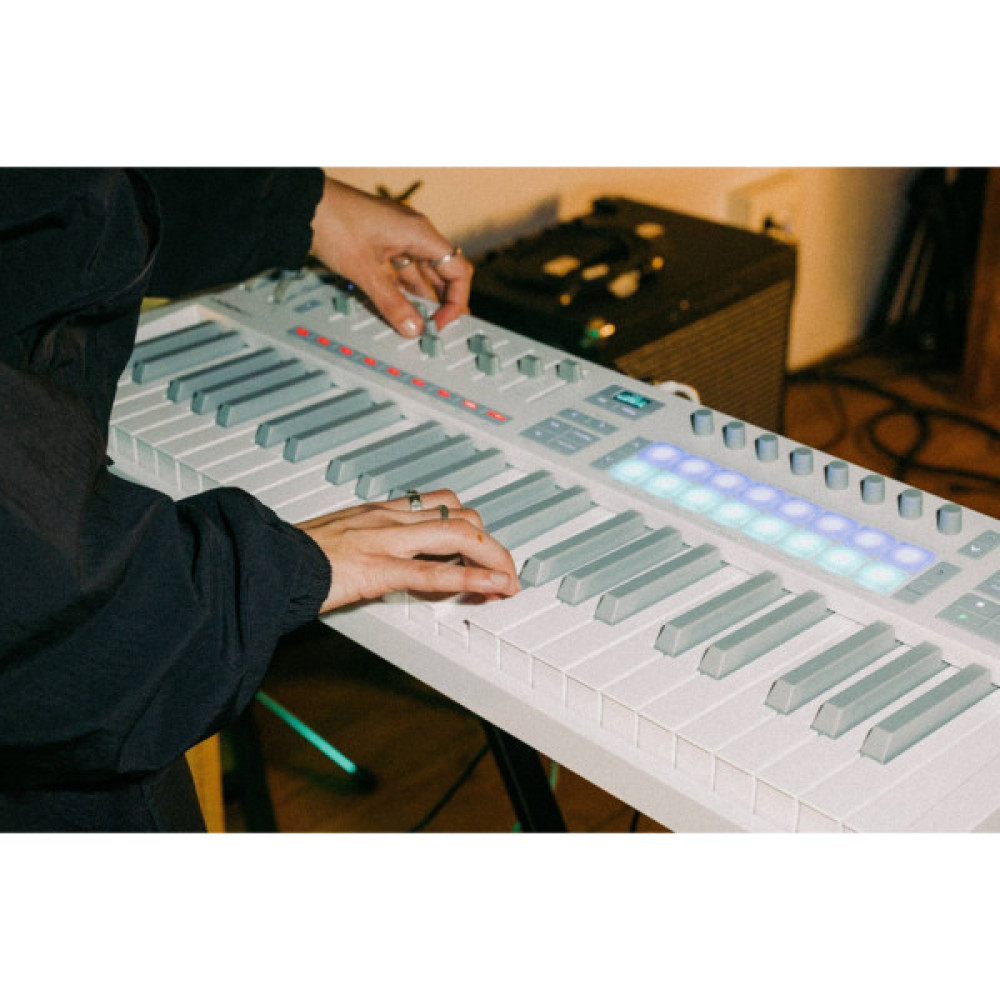 MIDI-клавіатура Novation Launchkey 49 MK4 White Edition (301235)