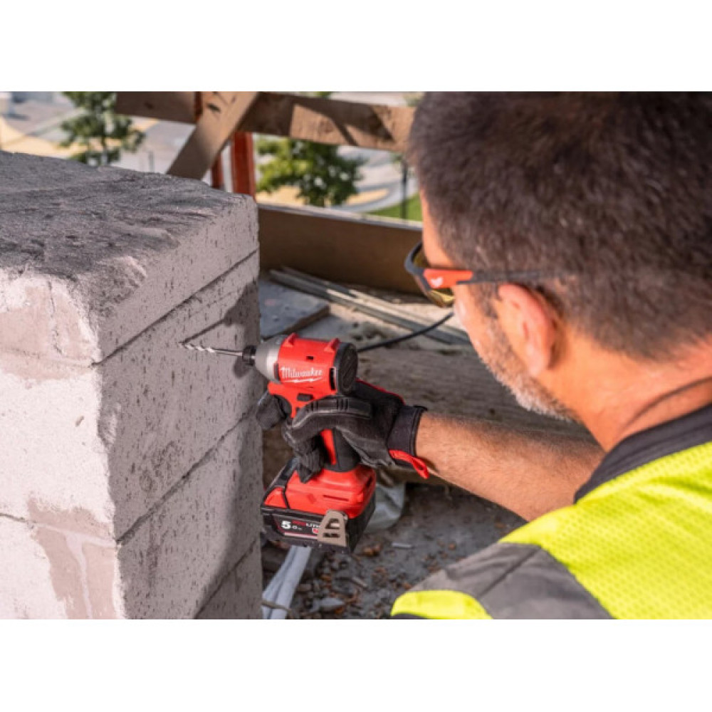 Гвинтоверт ударний акумуляторний Milwaukee M18 BLIDRC-402C 18В АКБ 2х4А·год 0-3600об·хв 190Нм ЗП M12-18C жилетка кейс 1.3кг