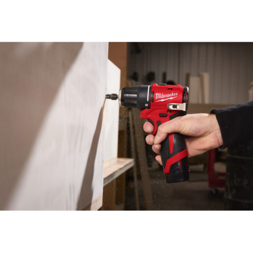 Шурупокрут-дриль акумуляторний Milwaukee M12 BLDDRC-201BRF 12В 2А·год 40Нм 0-1700об/хв ЗП С12 сумка 0.98кг