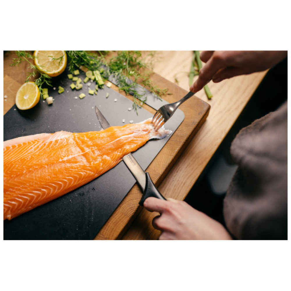 Кухонний ніж Fiskars Essential філейний 18 см (1065567)
