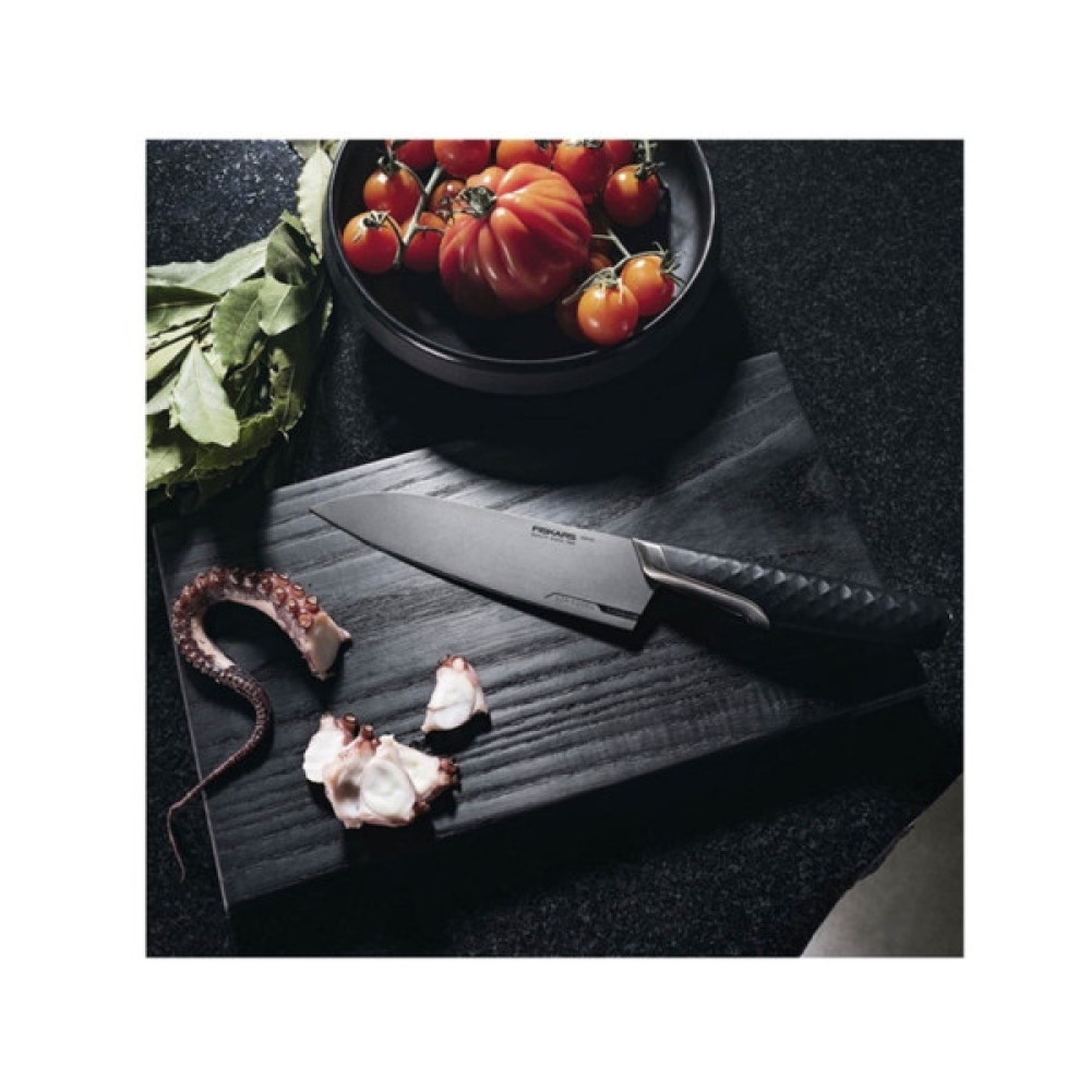 Кухонний ніж Fiskars Taiten шеф середній 16 см (1066832)