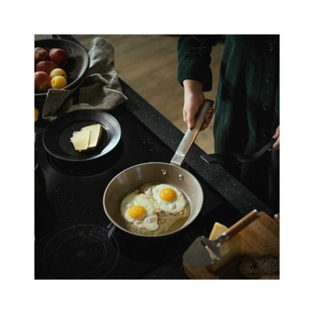 Сковорода Fiskars Norden з мінеральним покриттям 24 см (1067631)