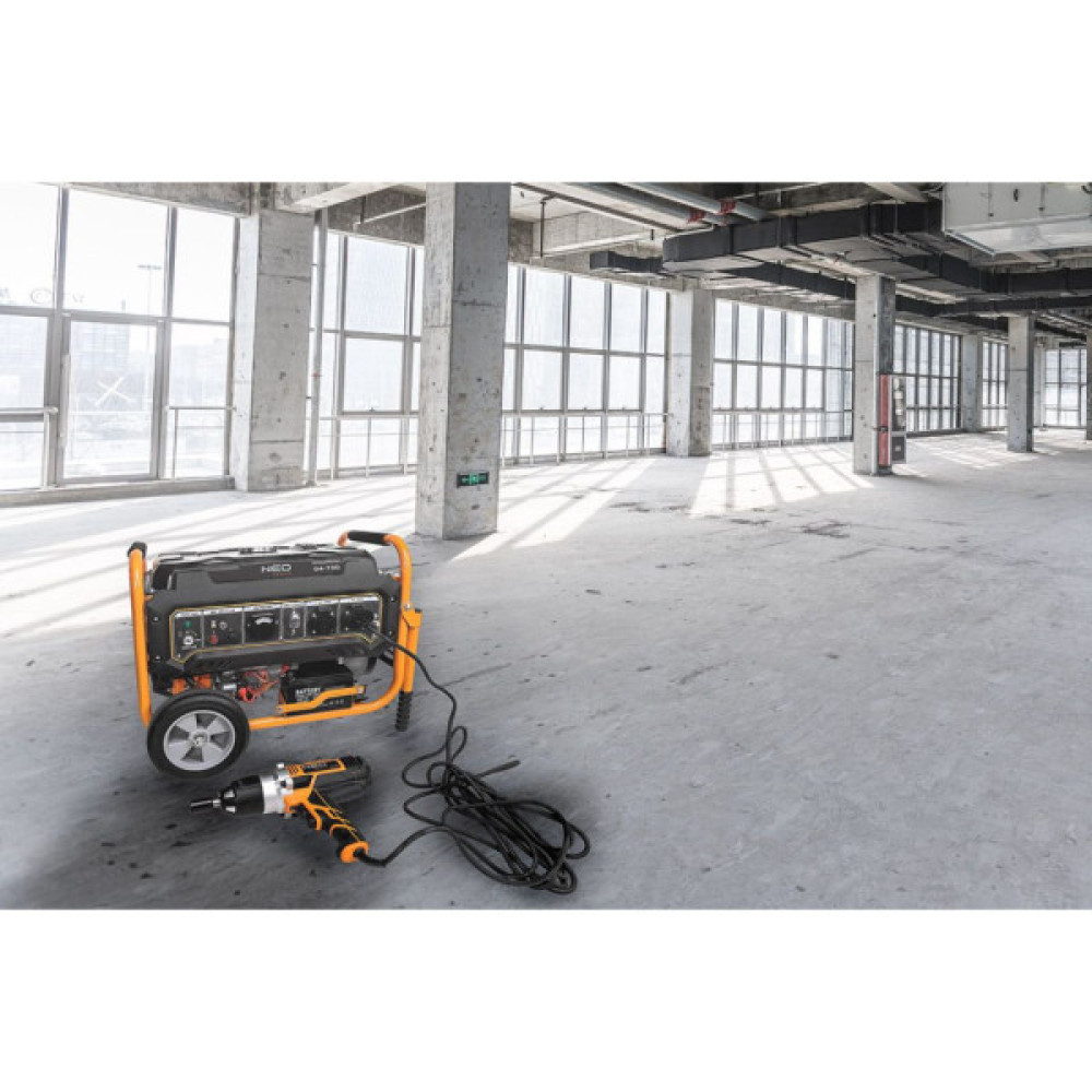 Генератор Neo Tools 230V, 1 фаза, 2.8/3kW, електростарт, AVR (04-730) Генератор Neo Tools 230V, 1 фаза, 2.8/3kW, електростарт, AVR (04-730)