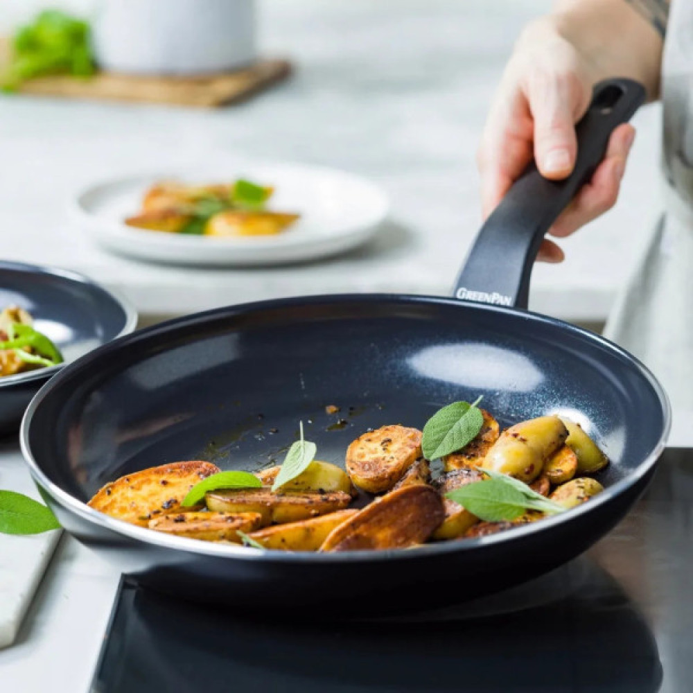 Сковорода GreenPan Essence Perforated Base, 28 см з керамічним покриттям (CC009041-001)