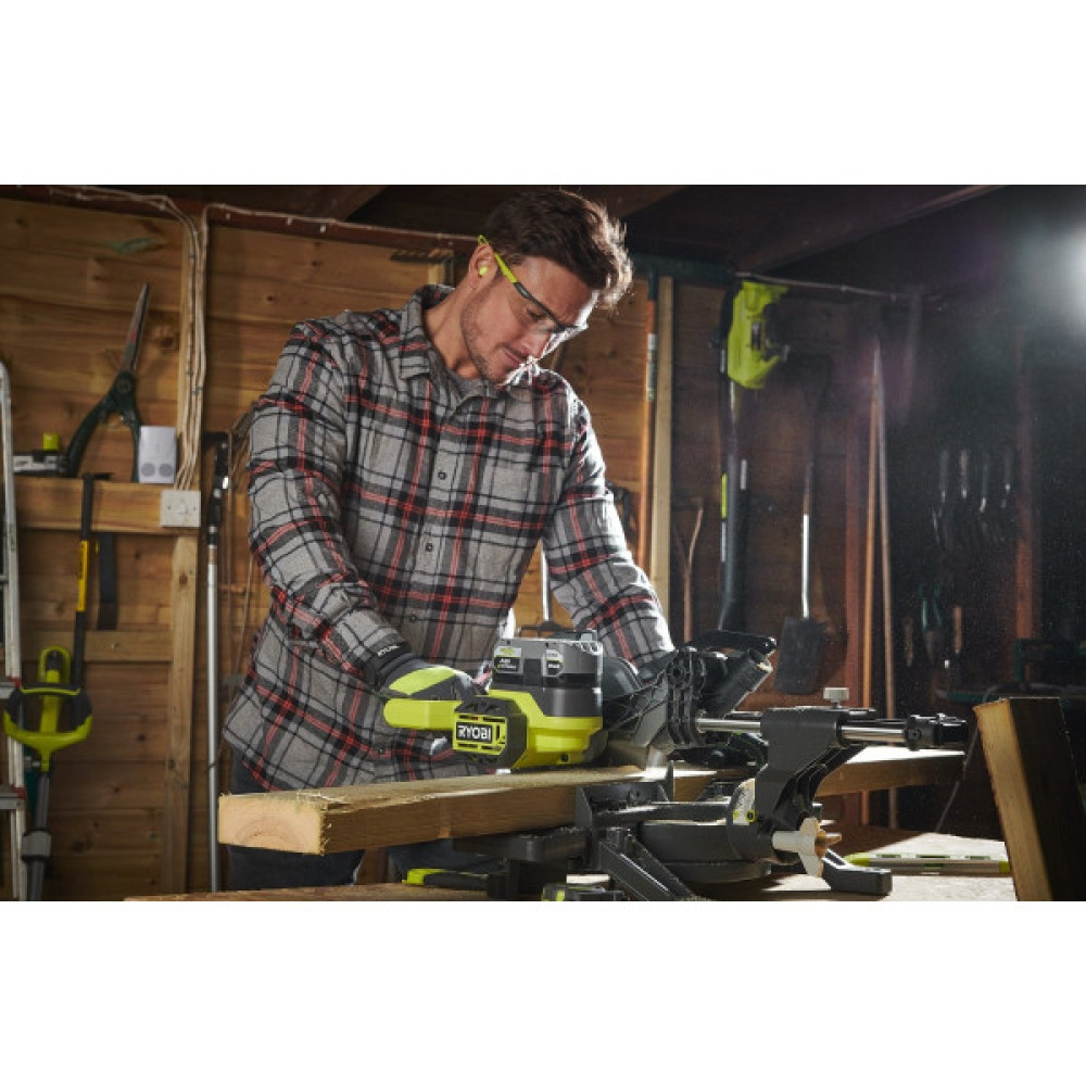 Пила торцювальна акумуляторна Ryobi ONE+ RMS18190-0 з протяжкою 18В диск 190мм 10.5кг без АКБ та ЗП