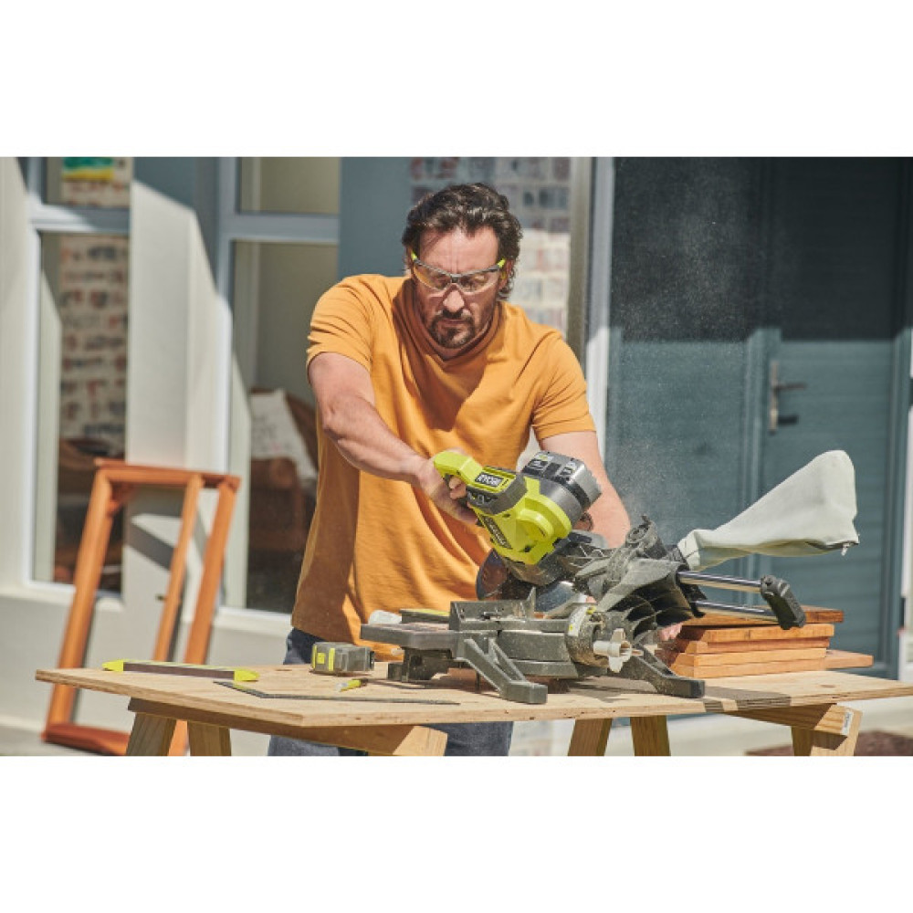 Пила торцювальна акумуляторна Ryobi ONE+ RMS18190-0 з протяжкою 18В диск 190мм 10.5кг без АКБ та ЗП