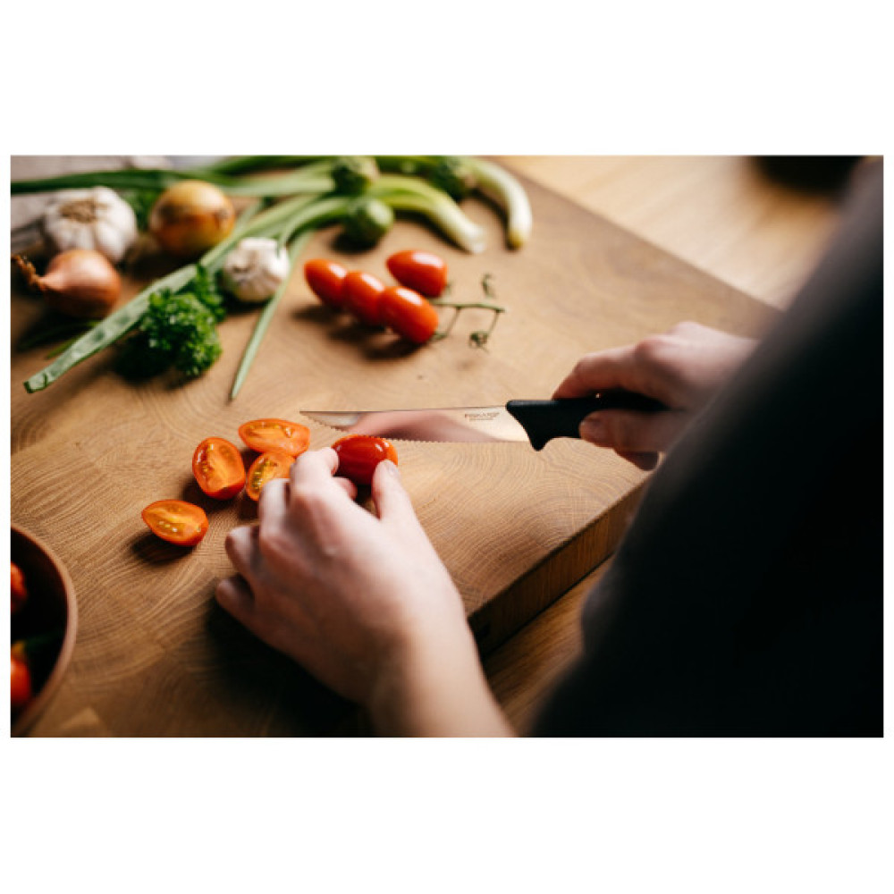 Кухонний ніж Fiskars Essential для томатів 12 см (1065569)