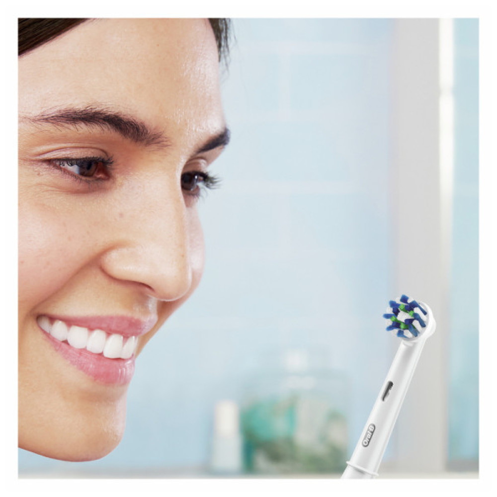 Електрична зубна щітка Oral-B Pro Series 1 D305.513.3X BK типу 3791+ чохол Travel Edition