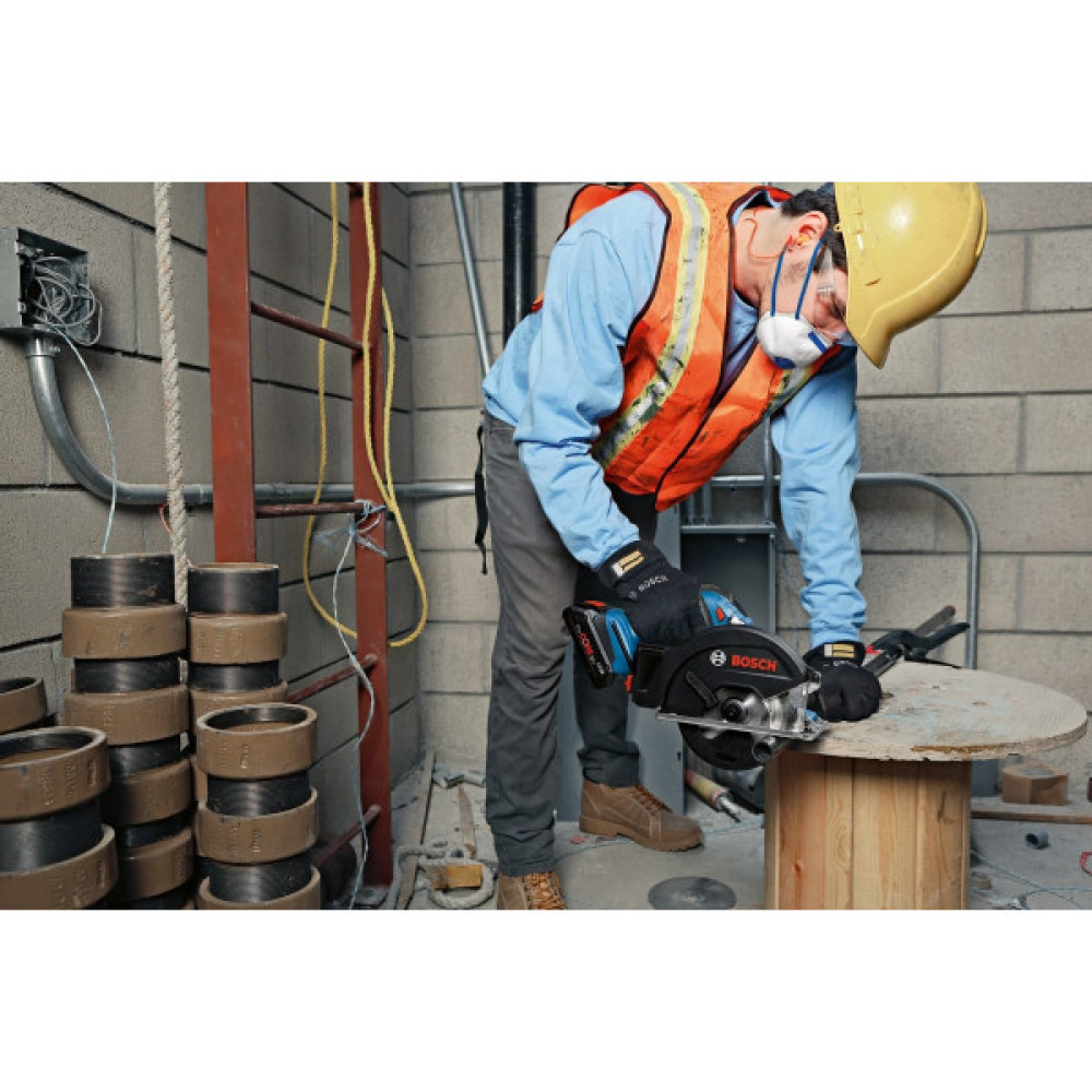 Пила дискова Bosch Professional GKM 18V-50 акумуляторна, 18 В, 136мм, 4250об·хв, 2.2кг, без АКБ та ЗП