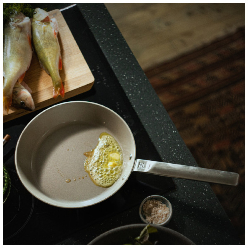 Сковорода Fiskars Norden 26 см з мінеральним покриттям (1067632)