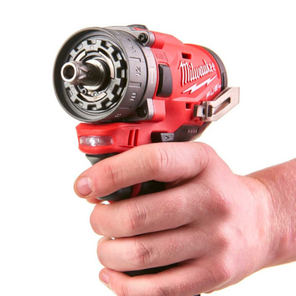 Шуруповерт Milwaukee M12 FPDXKIT-202X, 44Нм, 2x2Аг, 2 насадки, кейс (4933464138)