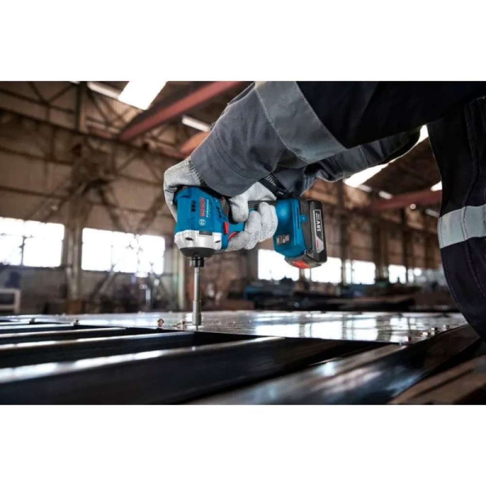 Гвинтоверт ударний акумуляторний Bosch Professional GDR 18V-215 18В 215Нм 3800об/хв M6-M16 кейс 1кг без АКБ та ЗП