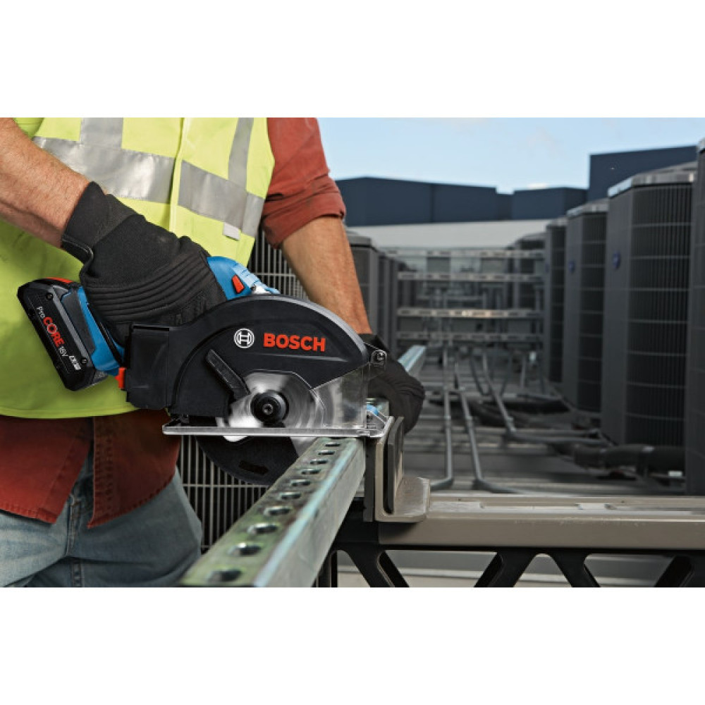 Пила дискова Bosch Professional GKM 18V-50 акумуляторна, 2х18В 5А·год, 136мм, 4250об·хв, 2.2кг