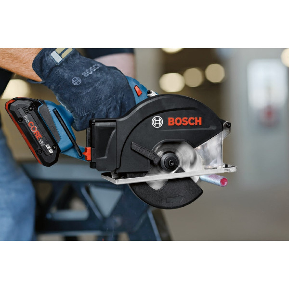 Пила дискова Bosch Professional GKM 18V-50 акумуляторна, 2х18В 5А·год, 136мм, 4250об·хв, 2.2кг