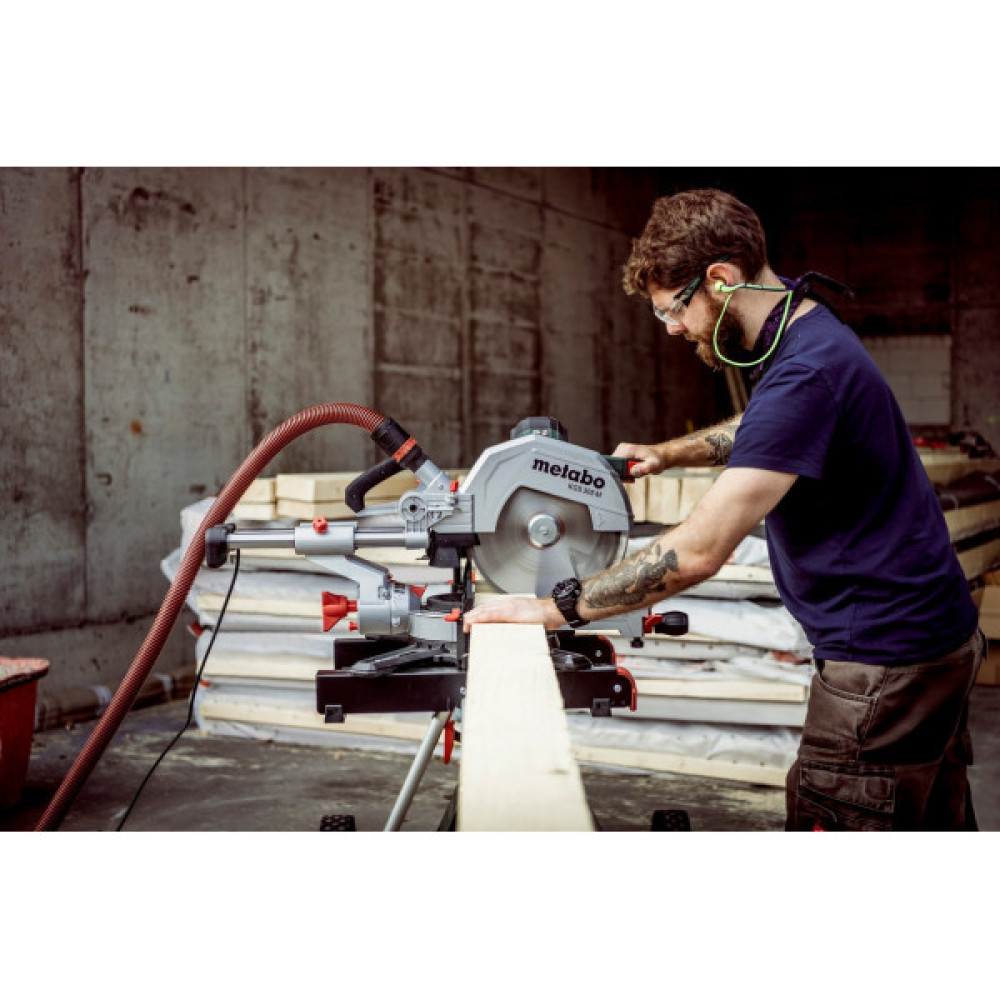 Пила торцювальна Metabo KGS 305M з протяжкою 1600Вт диск 305мм 18.6кг