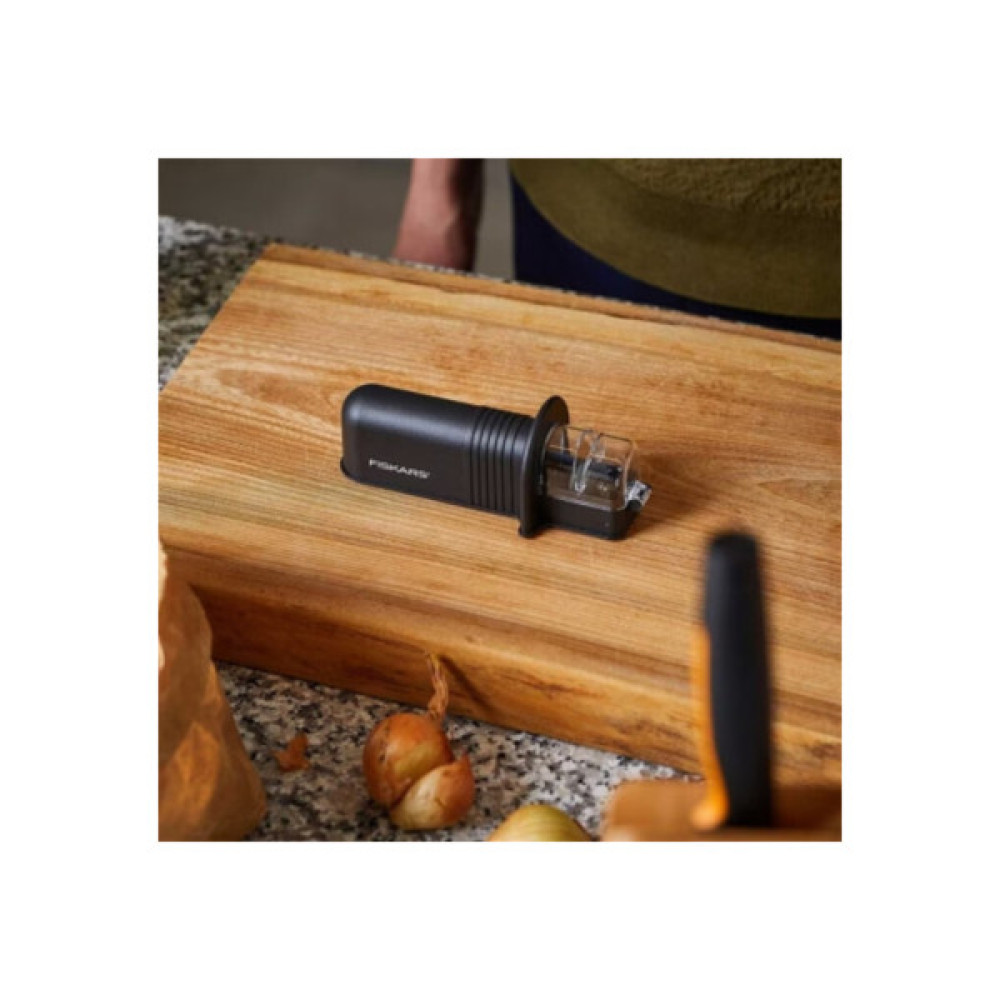 Точило для ножів Fiskars Essential (1065598)