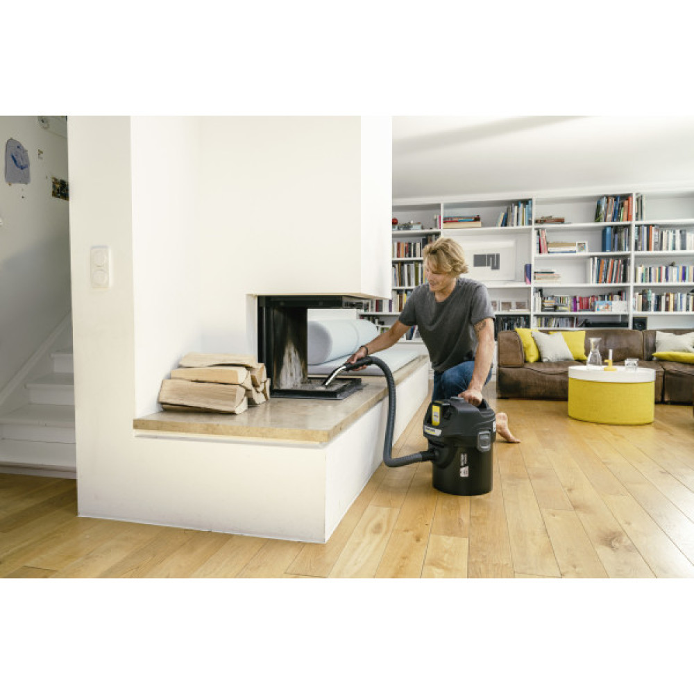 Пилосос для збору золи акумуляторний Karcher AD 2 Battery, 18В, контейнер 14л, 3.9кг, без АКБ та ЗП