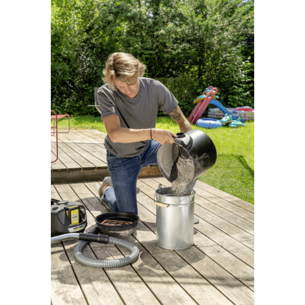 Пилосос для збору золи акумуляторний Karcher AD 2 Battery, 18В, контейнер 14л, 3.9кг, без АКБ та ЗП
