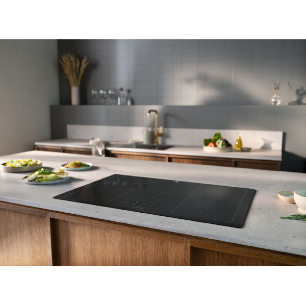 Варильна поверхня Electrolux індукційна, 80см, розширена зона, датчик кипіння, датчик смаження, сенсорний дисплей, Hob2Hood, чорний