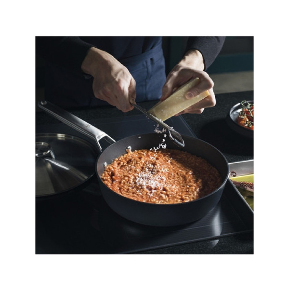 Сотейник Fiskars Taiten Optiheat з кришкою 26 см (1066949)