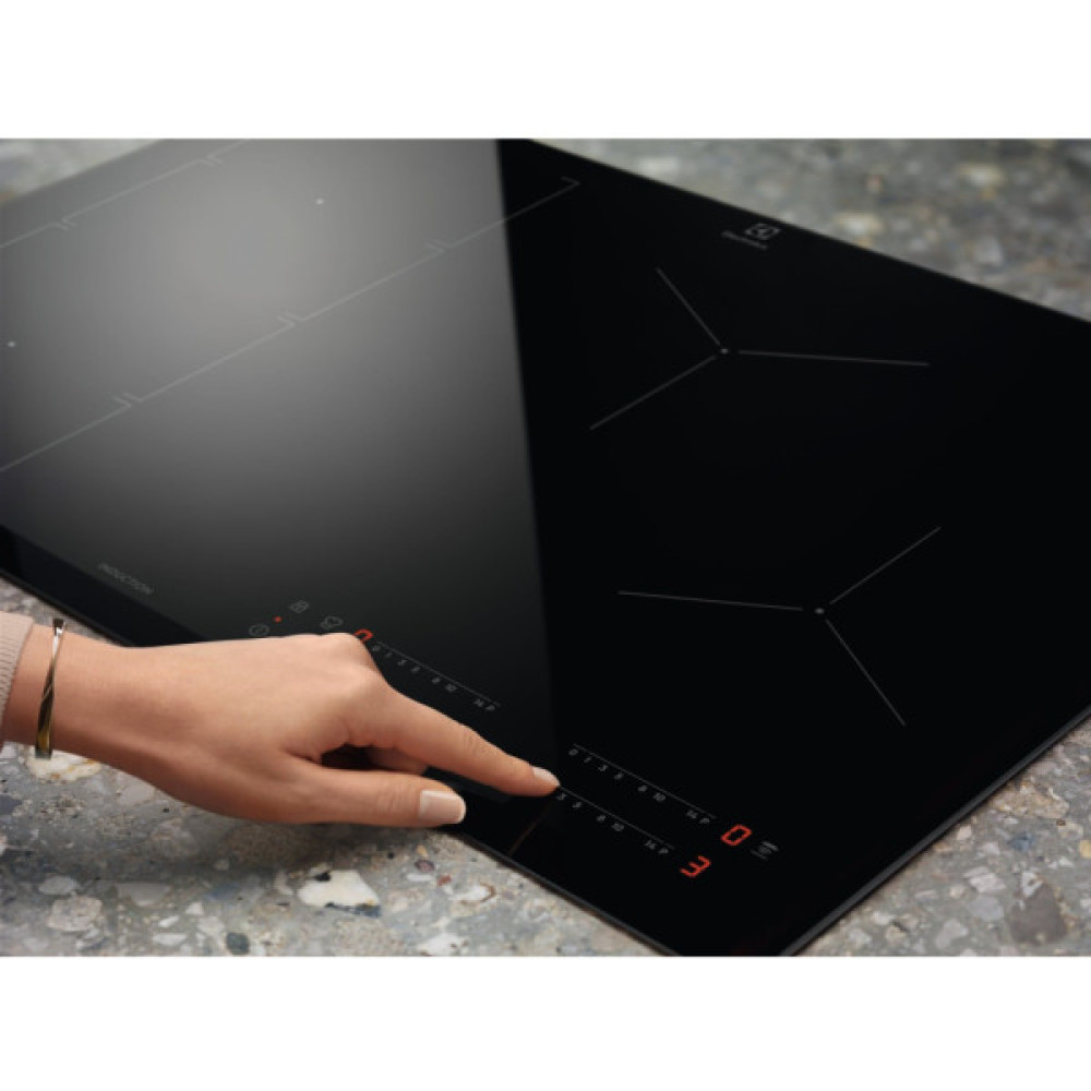 Варильна поверхня Electrolux індукційна, 71см, розширена зона, Hob2Hood, чорний
