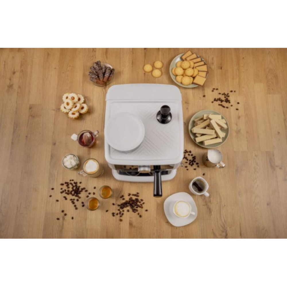 Кавоварка Gorenje ріжкова 2.5л, кавомолка 0,25л, капучинатор, кнопочне керування, білий