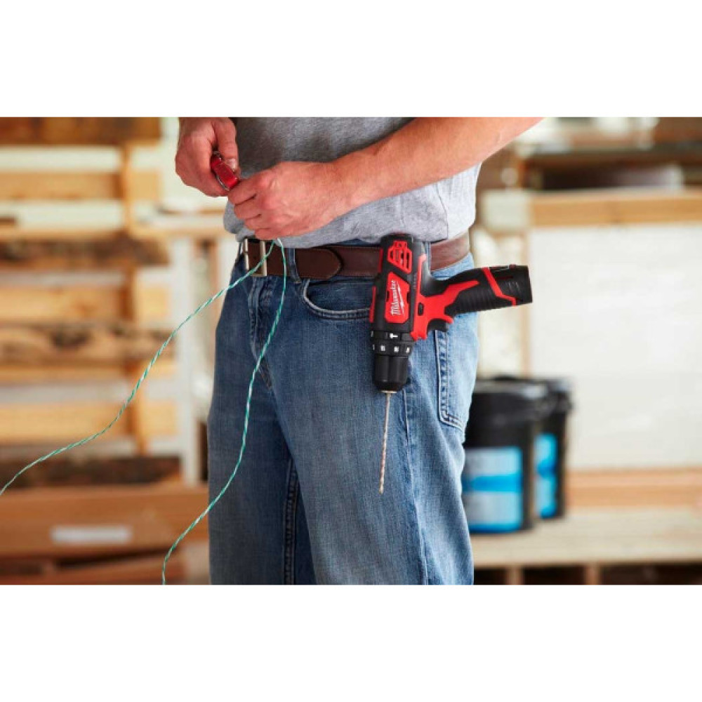 Шурупокрут-дриль акумуляторний Milwaukee M12 BPD-202C 12В 2х2А·год 30Нм 0·1500об·хв ЗП C12C жилет кейс 1.2кг