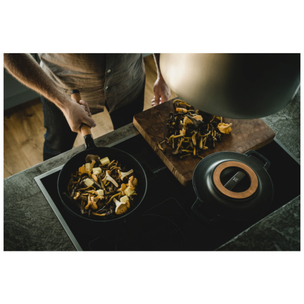 Сковорода Fiskars Norden чавунна 28 см (1026571)