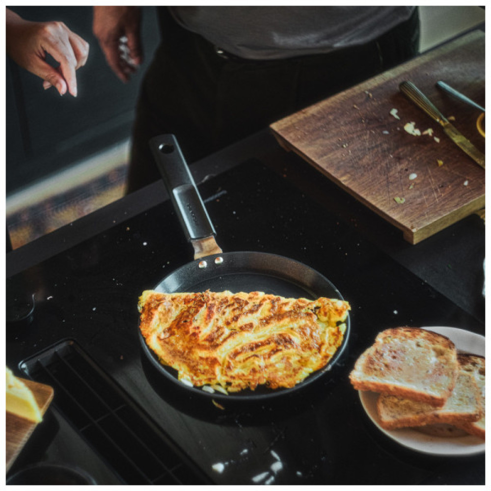 Сковорода Fiskars для млинців Hard Face 22 см (1075522)