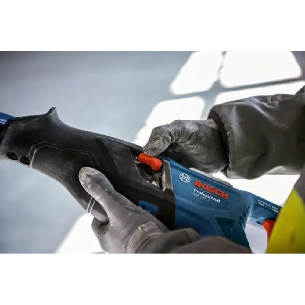 Пила шабельна акумуляторна Bosch Professional GSA 185-LI 18В пропил 230мм хід 28мм 3.2кг без АКБ та ЗП