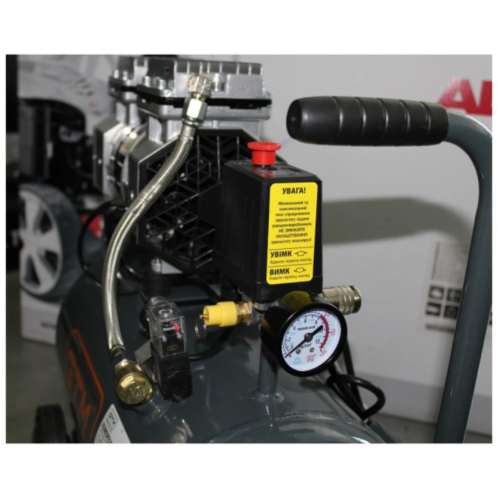 Компресор GTM 24л, 105л/хв, 0,75кВт, 8бар, 220В, 2 циліндри безмасляний (KAW750-24L)