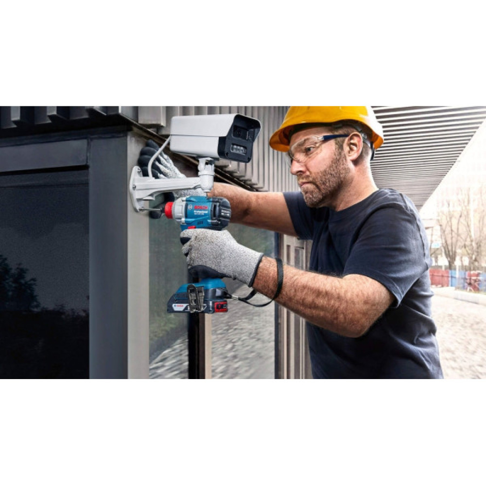 Гвинтоверт ударний акумуляторний Bosch Professional GDR 18V-215 18В АКБ 2х2А·год 215Нм 3800об/хв M6-M16 ЗП GAL18V-20 кейс 1кг