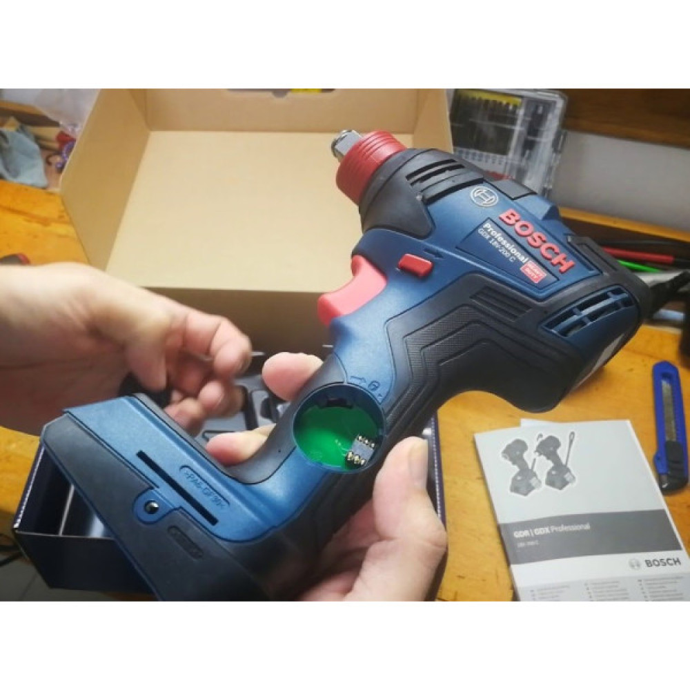 Гайковерт ударний акумуляторний Bosch Professional GDX 18V-200 З 18В АКБ 2х5А·год 200Нм 3400об/хв М6-М16 1.2кг