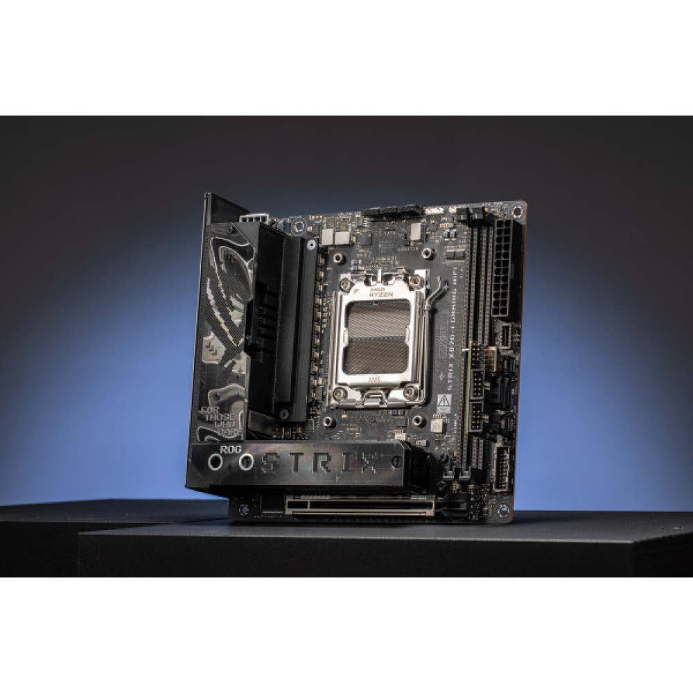 Материнcька плата ASUS ROG STRIX X870-I GAMING WIFI sAM5 X870 2xDDR5 M.2 HDMI Wi-Fi BT mITX