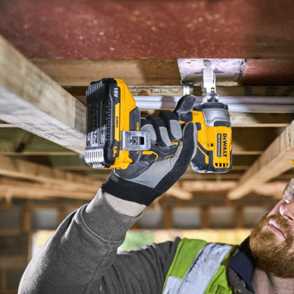Набір із двох акумуляторних інструментів DeWalt 18В XR дриль-шурупокрут DCD709 шурупокрут ударний DCF80 акб 2х2А·год ЗП та кейс 5.9кг