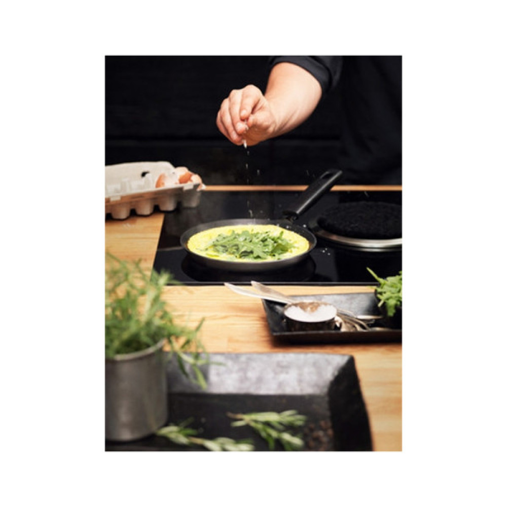 Сотейник Fiskars Hard Face 24 см (1075528)