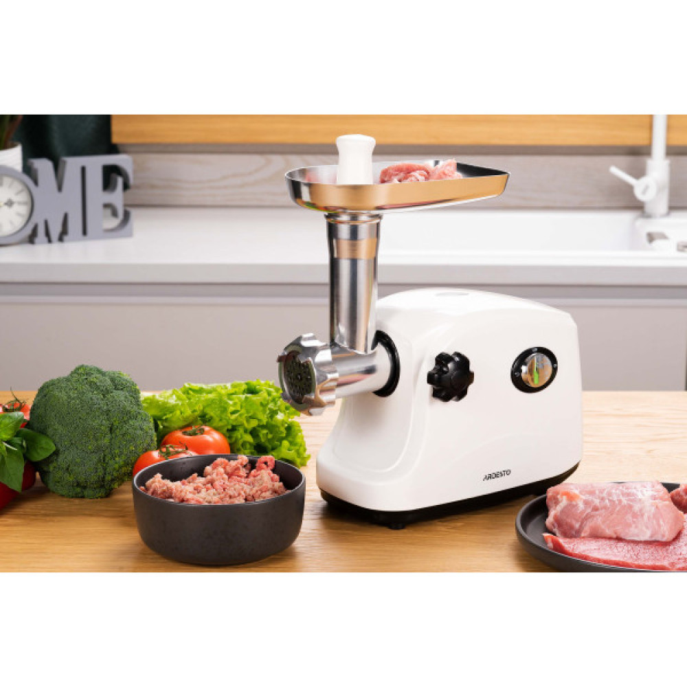 М'ясорубка ARDESTO, 1600Вт, 1.6кг/хв, 3 решітки, насадка для ковбас, кеббе, пластик, білий