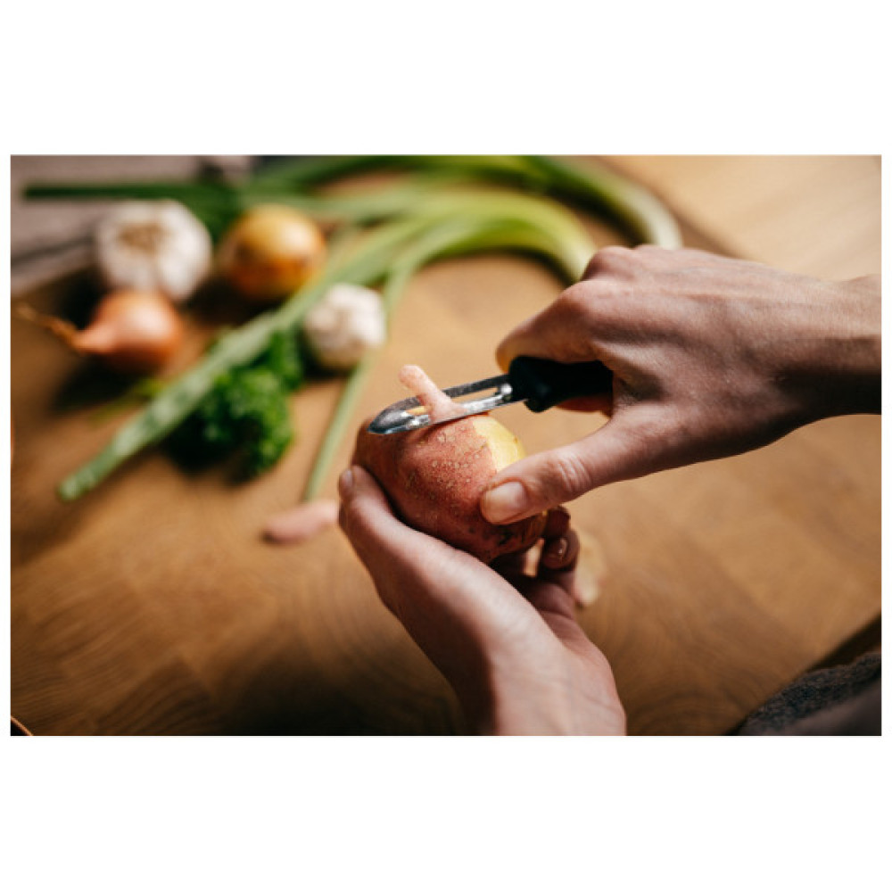 Овочечистка Fiskars Essential 6 см (1065585)