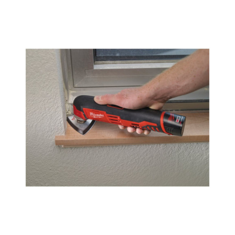 Реноватор Milwaukee C12 MT-402B Li-Ion, 2x4Ah, сумка (4933441705)