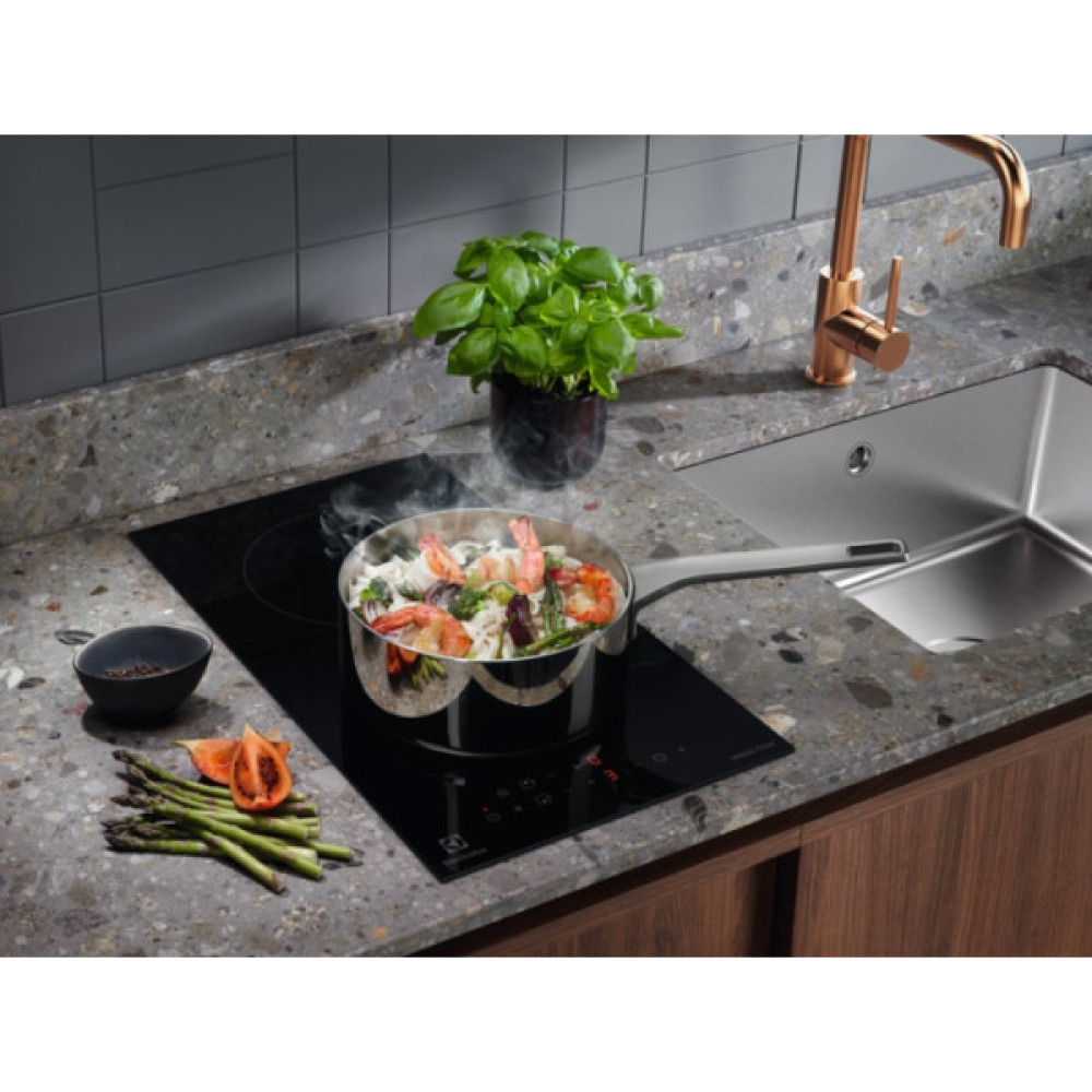 Варильна поверхня Electrolux індукційна, 30см, Доміно, чорний