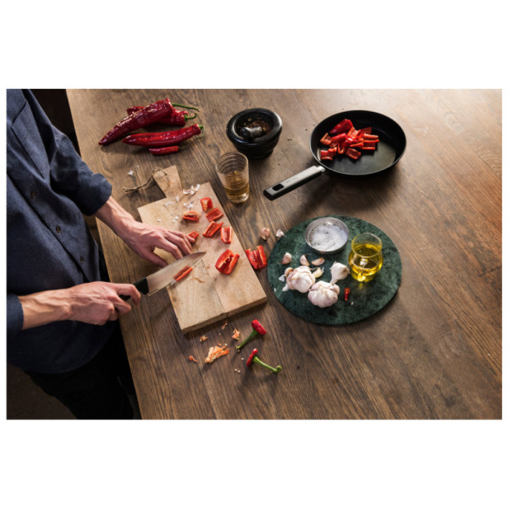 Кухонний ніж Fiskars Hard Edge шеф середній 17 см (1051748)