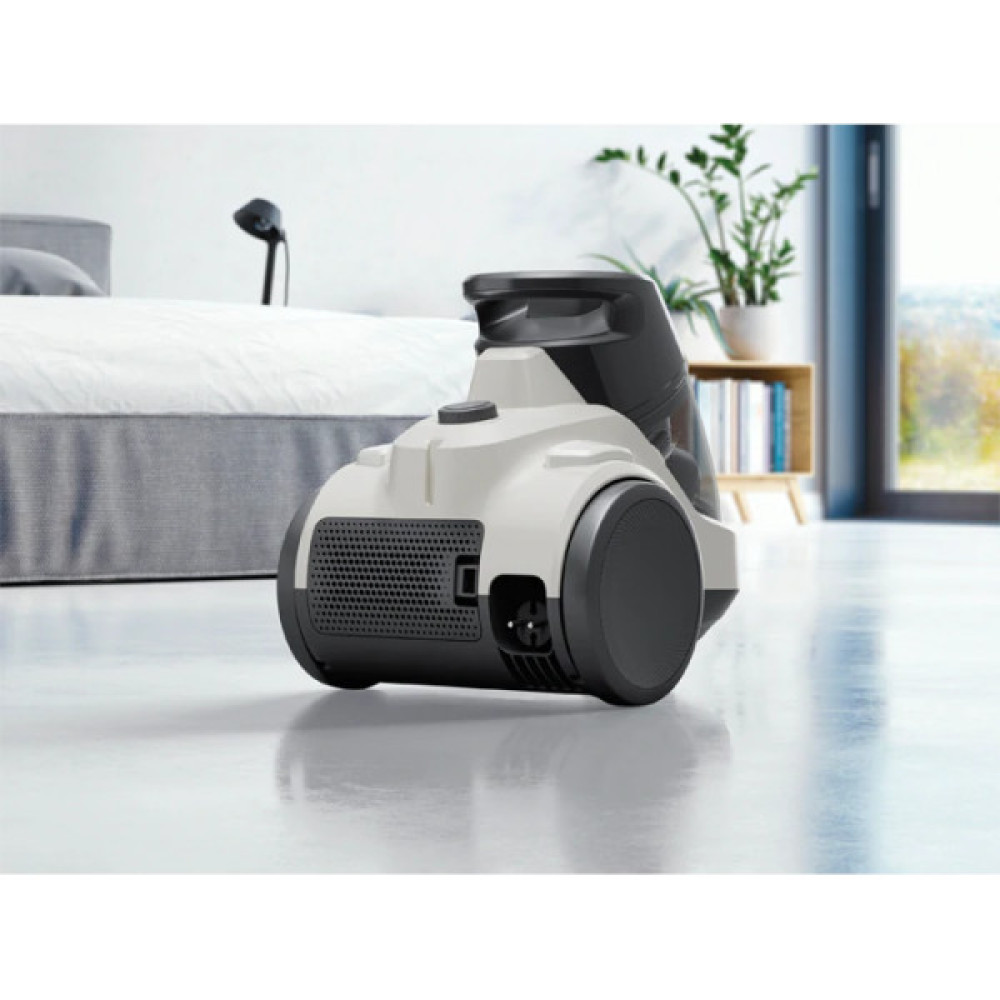 Пилосос Electrolux контейнерний, 750Вт, конт пил -1.8л, HEPA12, 3 насадки, білий