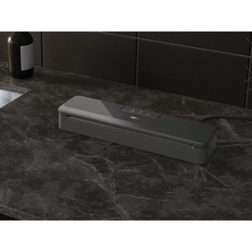 Вакууматор AEG для рулонів, пакетів і контейнерів, 80Вт, 30см, електронне керування, +10 пакетів, пластик, чорний