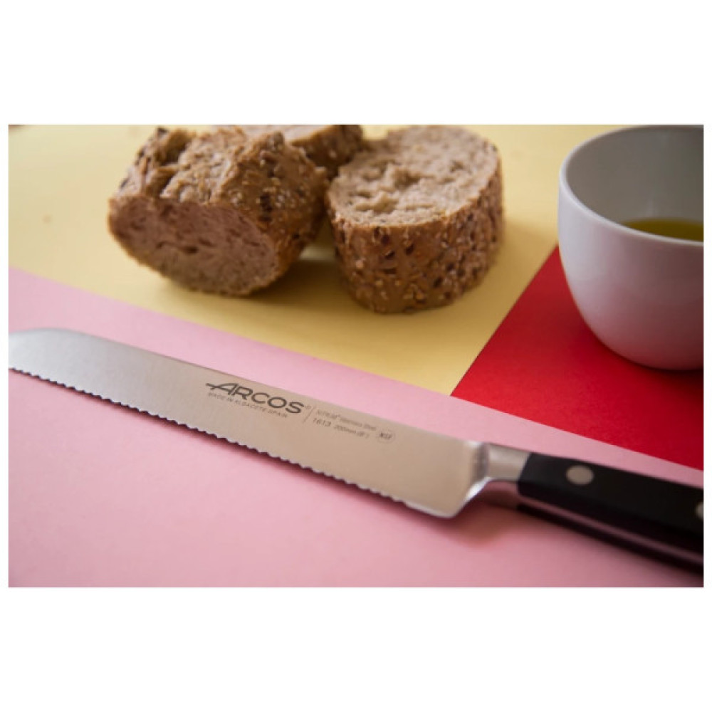 Кухонний ніж Arcos Manhattan для хліба 200 мм (161300)