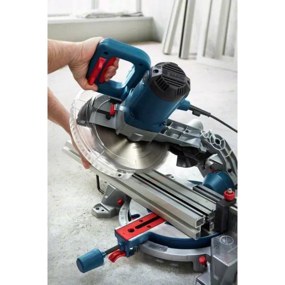 Пила торцювальна Bosch Professional GCM 216 1300Вт диск 216мм 10.1кг