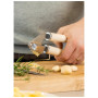 Прес для часнику KitchenAid Coreline 19 см кремовий (KAG132OHACE)